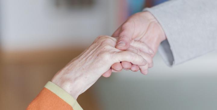 Hélène 82 ans se trouve dans une situation périeuse